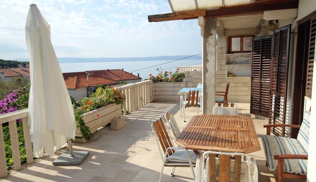 Three bedroom apartment with terrace and sea view Sumartin, Brač (A-5615-a)
