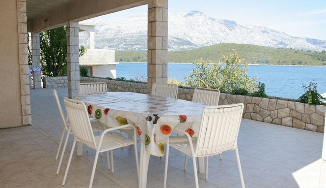 Three bedroom apartment near beach Korčula (A-4407-a)