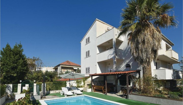 Three-Bedroom Apartment In Split