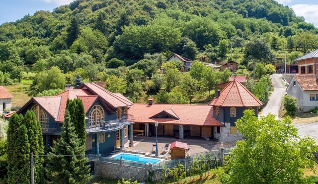 Three Bedroom Villa with Outdoor Pool