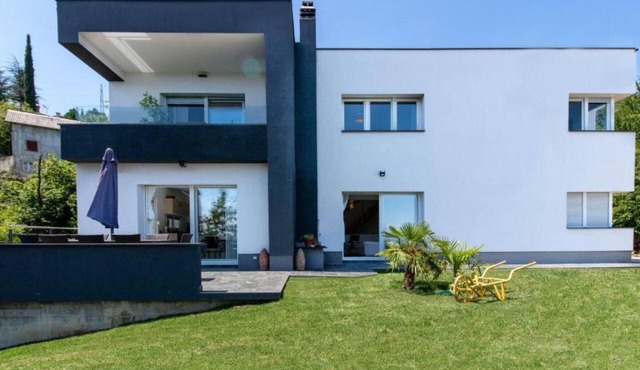 Three Bedroom Villa with Sea View