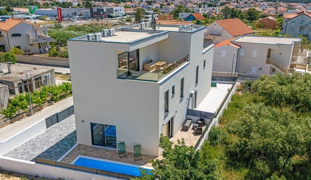 Three Bedroom Villa with Outdoor Swimming Pool in Vodice