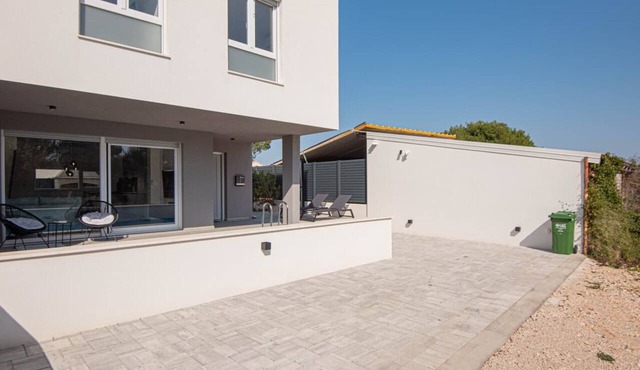 Three Bedroom Villa with Outdoor Swimming Pool in Vodice