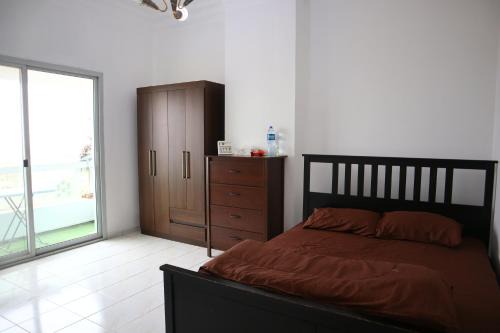 Tobby's - Cozy stay in the heart of Sharjah with balcony - for families only or executive ladies - with 2 shared washrooms in Sharjah