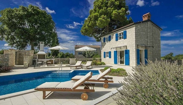 Traditional Istrian stone villa with private pool and hydromassage corner
