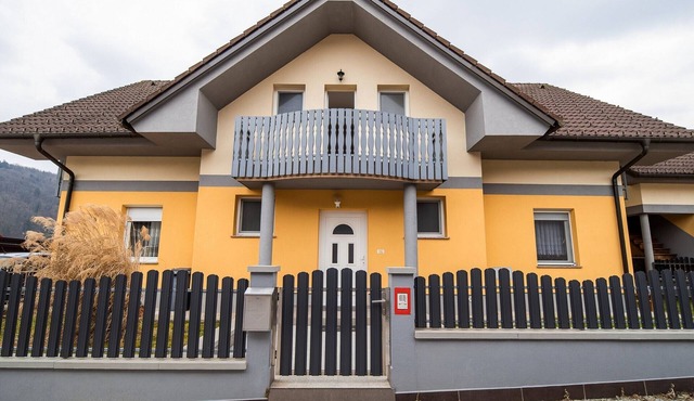 Tranquil and Charming Apartments with Shared Garden - Three Bedroom Apartment with Terrace in Skofljica