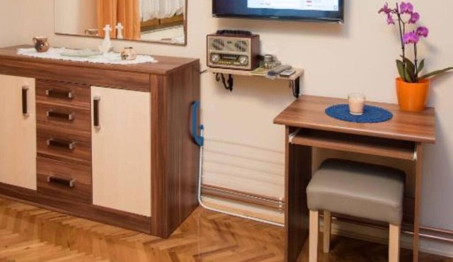 Twin Room With Shared Kitchen And Bathroom