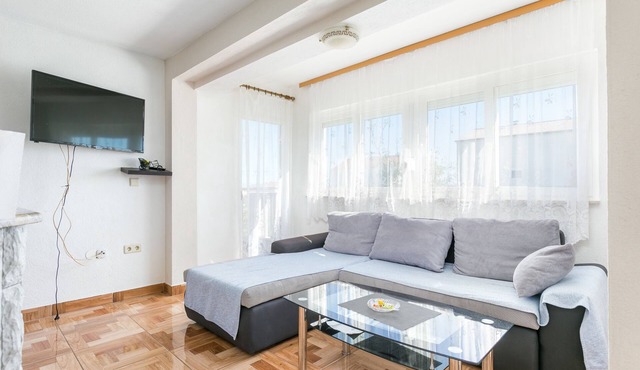 Two bedroom apartment with terrace and sea view Kaštel Štafilić, Kaštela (A-24155-c)