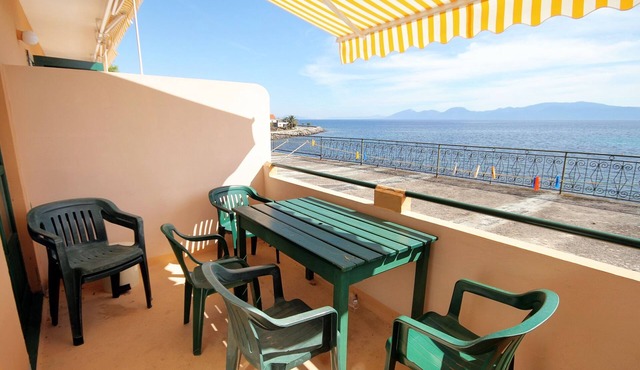 Two bedroom apartment near beach Sućuraj, Hvar (A-4029-e)