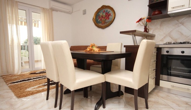 Two bedroom apartment near beach Tučepi, Makarska (A-2694-a)