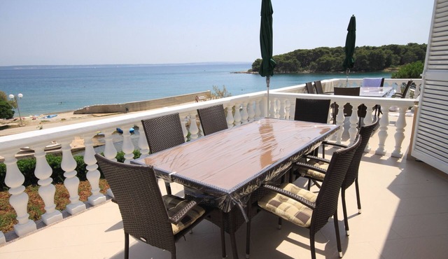 Two bedroom apartment with a swimming pool by the beach Ugljan (A-829-b)