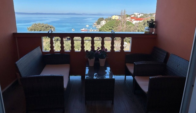 Two bedroom apartment with terrace and sea view Supetarska Draga - Gonar, Rab (A-24383-c)