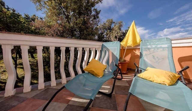 Two bedroom apartment with terrace Supetarska Draga - Gonar, Rab (A-27566-f)