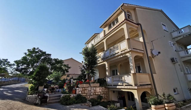 Two bedroom apartment with terrace Mundanije, Rab (A-4953-a)