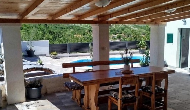 Vacation house Luce with private pool near Trogir