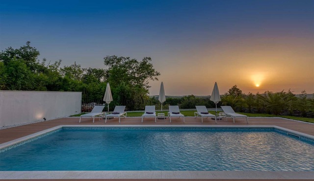 Vacay Villa Eleven with pool