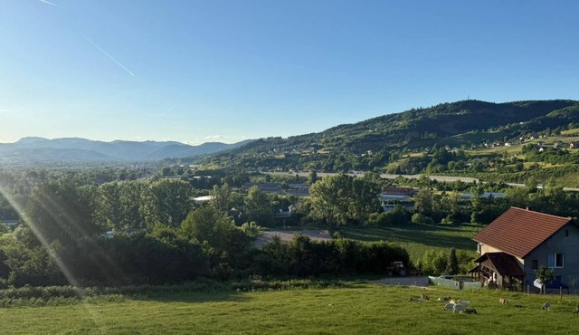 View Retreat - Cozy 2-bedroom cottage in nice Visoko with AC and floor heating in Visoko