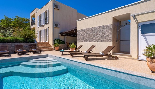 Vila Vita - 200m vom Strand mit beheiztem Pool by Interhome