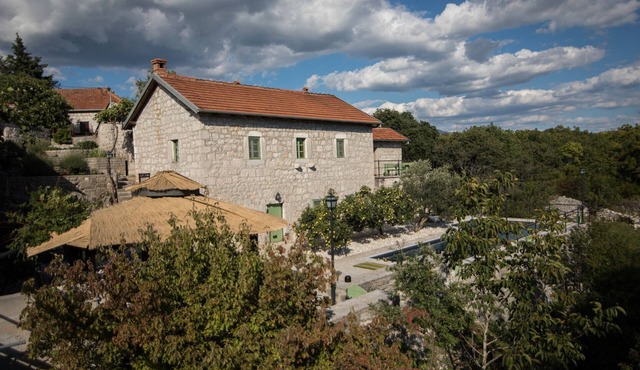 Villa Ana - Rustic Stone Villa with Swimming Pool in Trebinje
