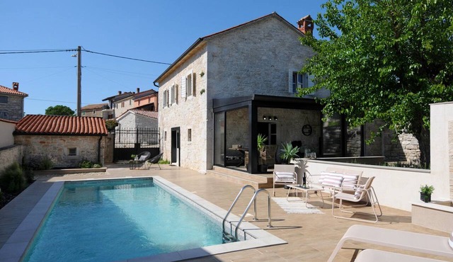 Villa Angelina - design stone house in Markovac