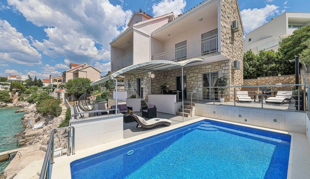Villa Antonija - directly by the sea in Rogoznica