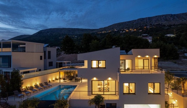 Villa Apolina 4-en-suite bedrooms, heated 36sqm pool, sea views, beach 1km