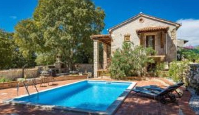 Villa Arboretum - Villa with Pool and Jacuzzi