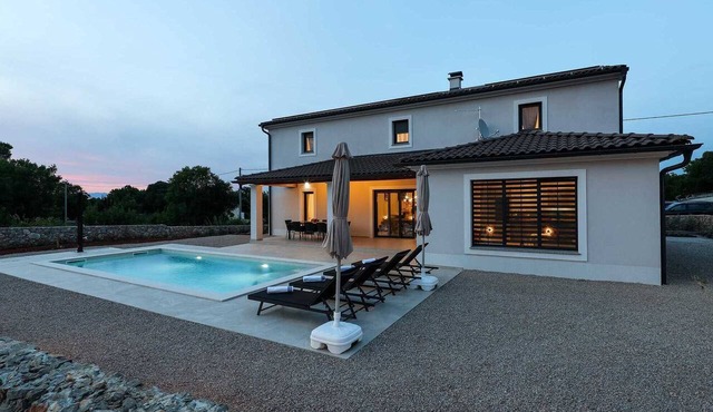 Villa Aury – Modern Villa with Private Pool & EV Charger