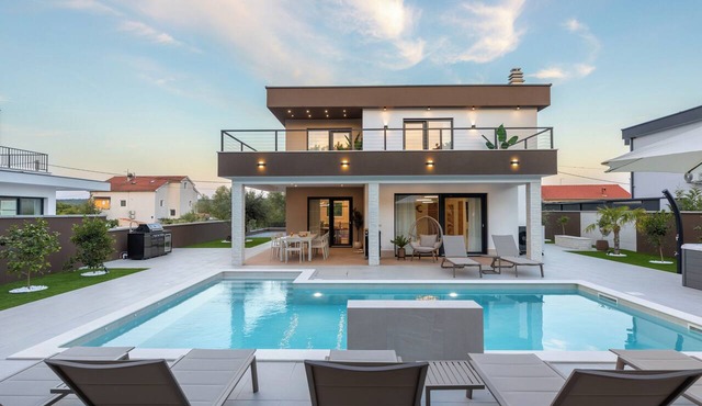 Villa Azoria with pool and jacuzzi (Kvarner - Žgaljići)