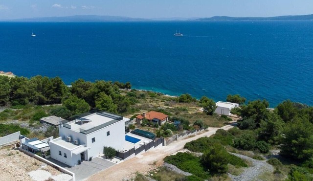 Villa Basia with private pool in Ciovo Island in Okrug Gornji