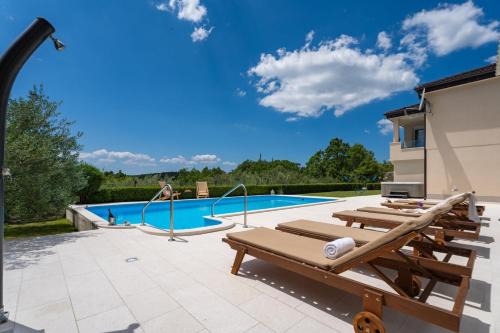 VILLA BEYBE with Jacuzzi, large private pool 50m2, BBQ,free WIFI, 3 bedrooms in Gata