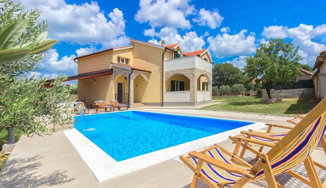 Villa Cera - Four Bedroom Villa, Sleeps 8 in Brištane