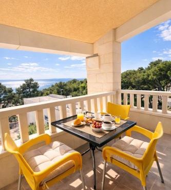 Villa Dalmacija Modern Apartments 1-Minute Walk to Beach