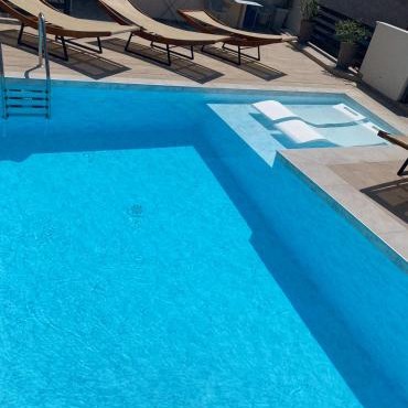 Villa de Blue 3 rooftop pool & jacuzzi