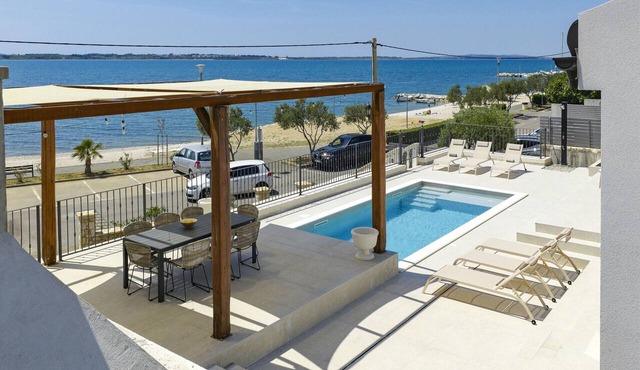 Villa Diaria with Pool 10 m from the Sea