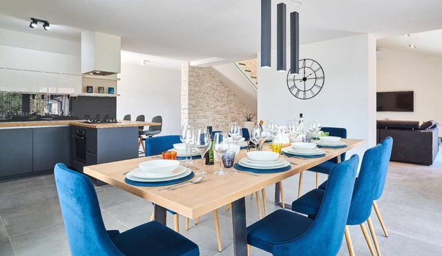 Villa Dolcea - Elegant and stylish with a pool in Buje