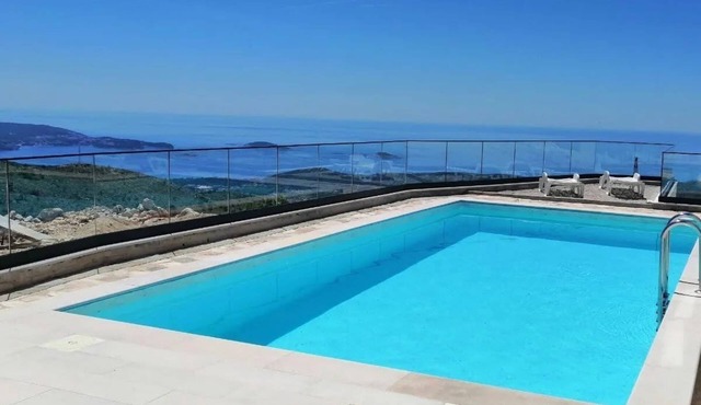 Villa Dubrovnik Heights – Private pool and jacuzzi with sea view in Ivanica