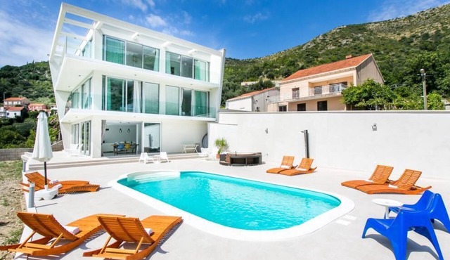 Villa Dupcic - Five-Bedroom Villa with Private Pool and Sea View