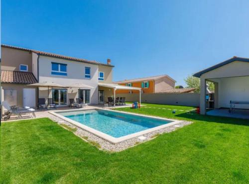 Villa Edi with heated pool in Šišan
