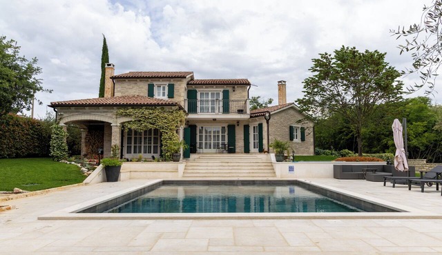 Villa Experience with swimming pool