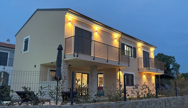 Villa for 8 people in Višnjan near Poreč in Višnjan
