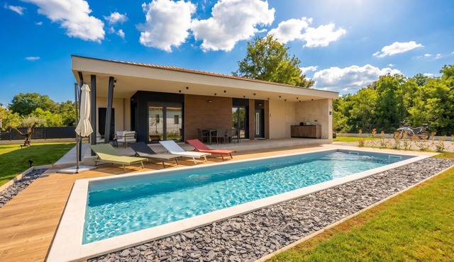 Villa Gigi with private Pool, Višnjan, Croatia in Višnjan