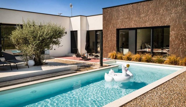 Villa Gioia - near Porec, pool, sauna and sea view