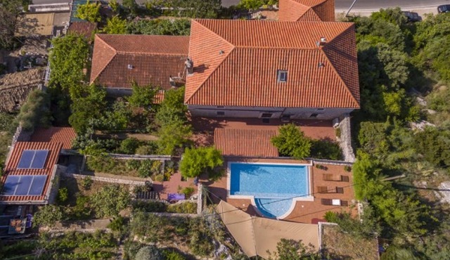 Villa Gradi-Five Bedroom Villa with outdoor Pool
