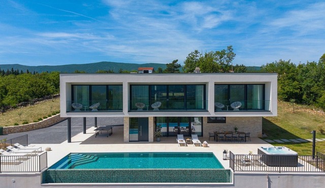 Villa Hillside Gem 49,5sqm Heated pool with hydromassage, Whirlpool, Media room with PS4, 4 en-suite bedrooms, 8 people