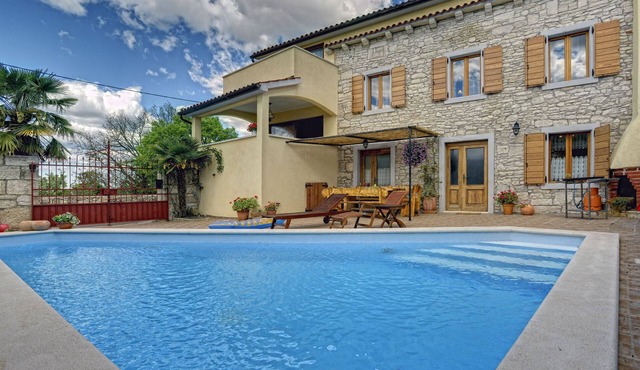 Villa in Svetvincenat with Pool & Beach
