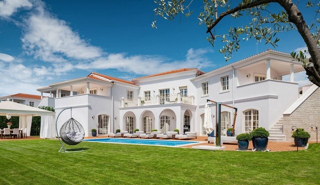 Villa Ivana – Luxury villa for up to 8 guests with heated private pool in peaceful surroundings.