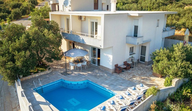 Villa Kristina in Makarska with pool, terrace, sea view, BBQ, parking