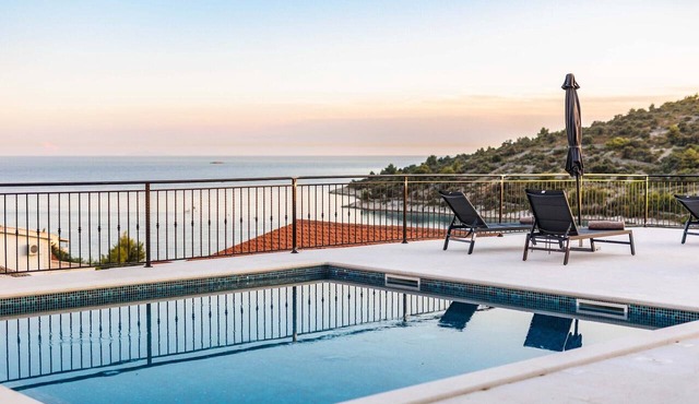 Villa La Fortezza with sea view