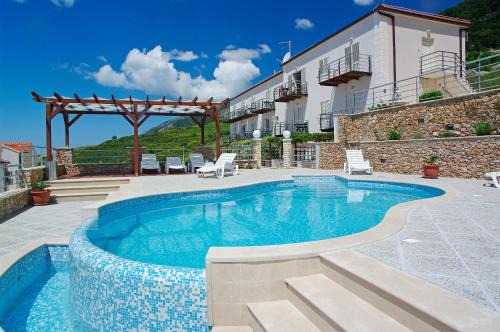 Villa Lara Apartments